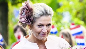 Maxima d’Olanda sbaglia le misure e indossa l’abito-palandrana