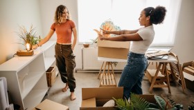 Meglio vivere da sole o con dei coinquilini? I pro e i contro di entrambe le opzioni per capire quale scelta è davvero la migliore per voi