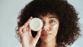 Pelle radiosa? Il segreto da provare sono i burri struccanti per una detersione extra