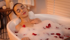 Relax in acqua, il cuscino per la vasca da bagno è la nostra nuova ossessione