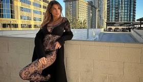 Elisabetta Canalis, il look di Halloween anticipato: lingerie e trasparenze