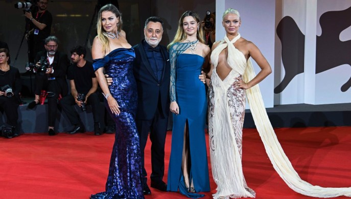 Eva Henger, Massimiliano Caroletti e le figlie Mercedesz e Jennifer