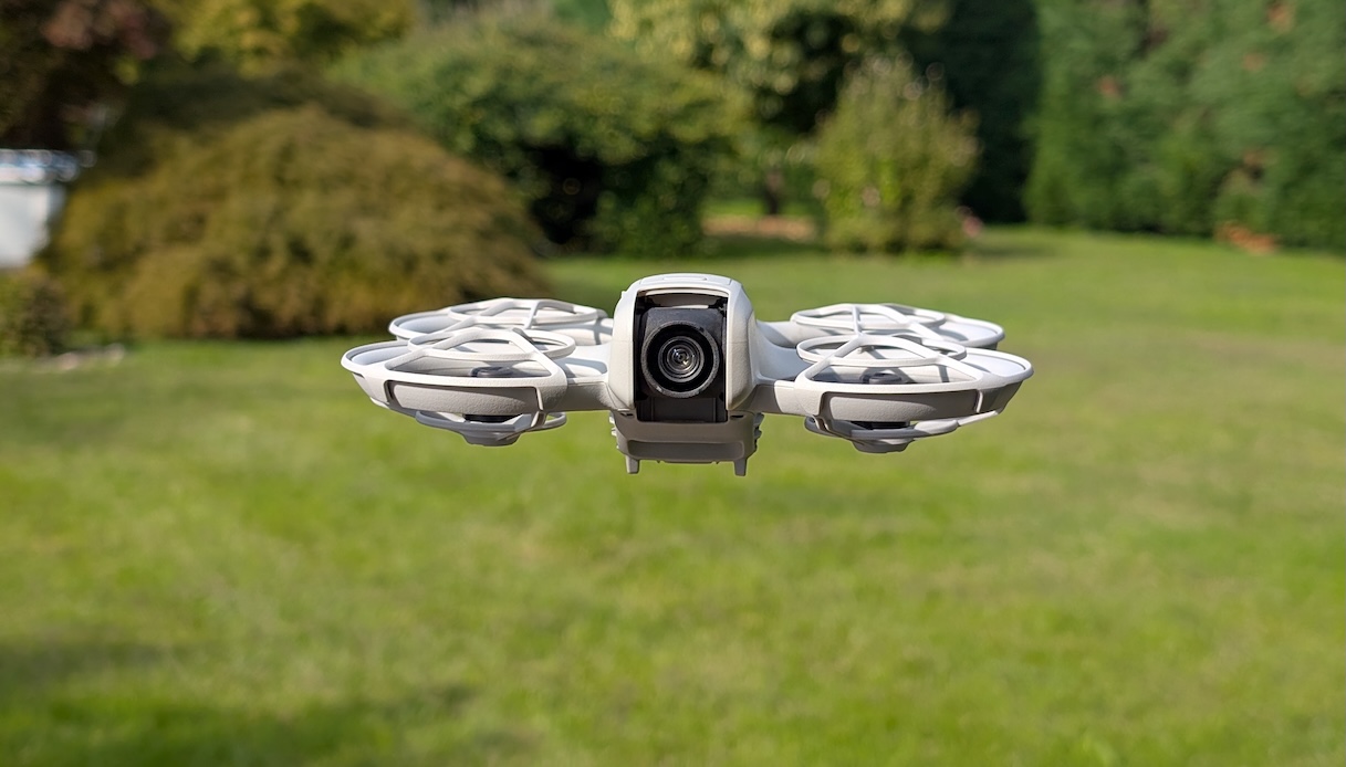 Come funziona DJI Neo: scegli tu come volare