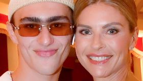 Martina Colombari “perdona” il figlio, il bacio per i suoi 20 anni