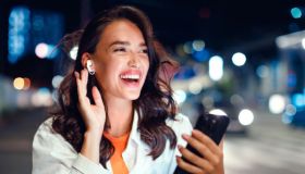 Samsung, gli auricolari bluetooth al minimo storico. Ora costano la metà