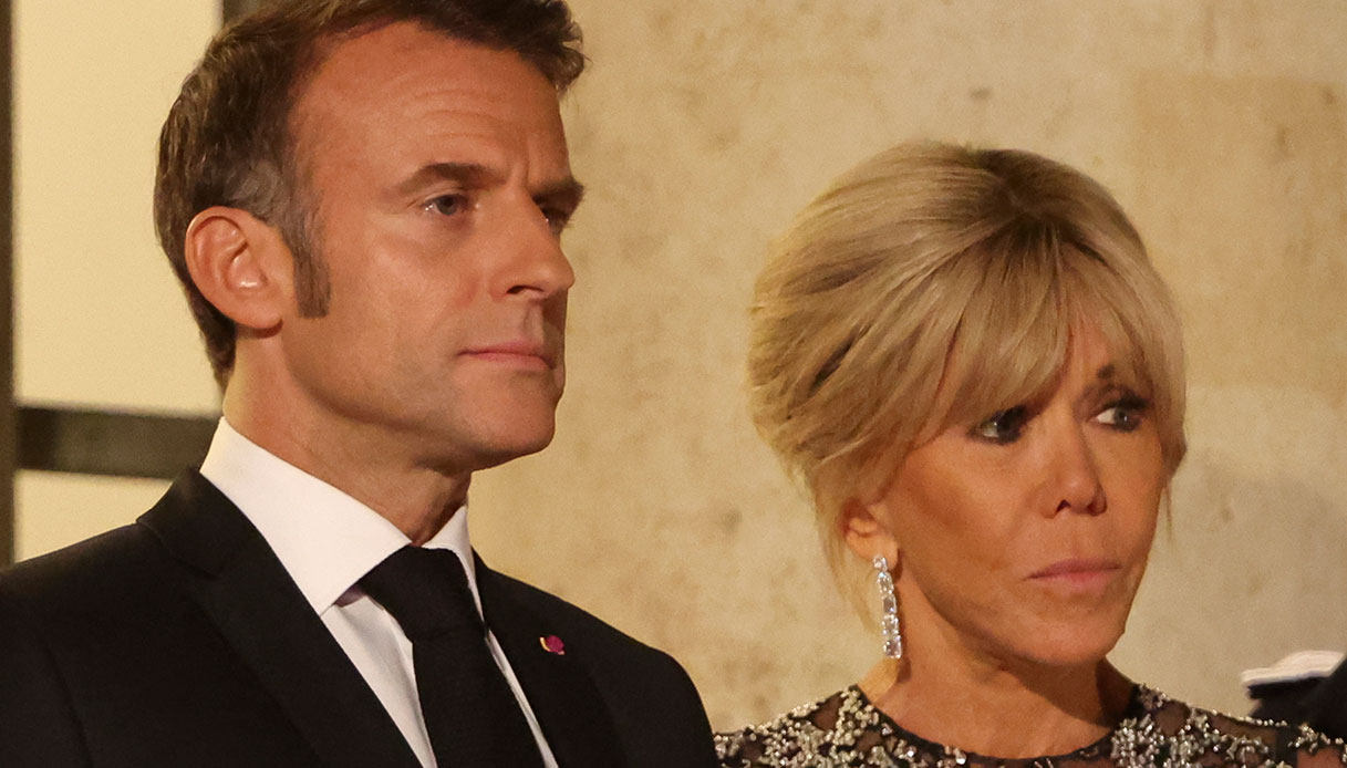 Mathilde del Belgio e Brigitte Macron, look gioiello e sfarzo all’Eliseo. Scoppia la polemica