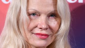 Pamela Anderson replica agli hater (sembri una vecchia): “Mi piaccio così”