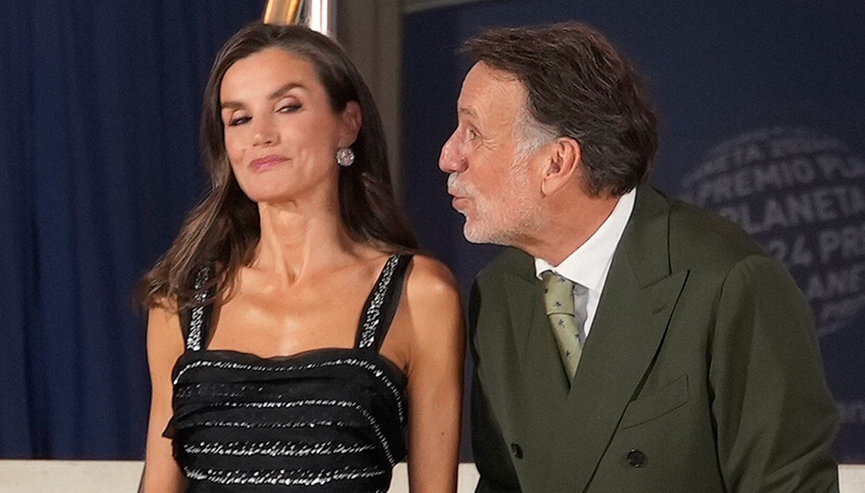 Letizia di Spagna irresistibile, tra strass e diamanti. E c’è chi osa troppo