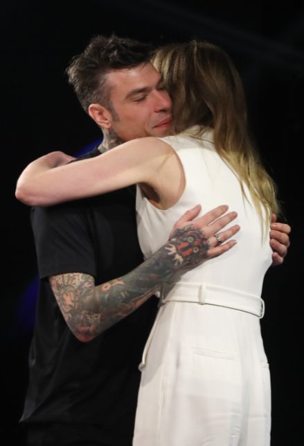 L'abbraccio tra Fedez e Francesca Fagnani a Belve