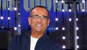 Carlo Conti cancella i temi del Sanremo di Amadeus: “Solo testi molto intimi”