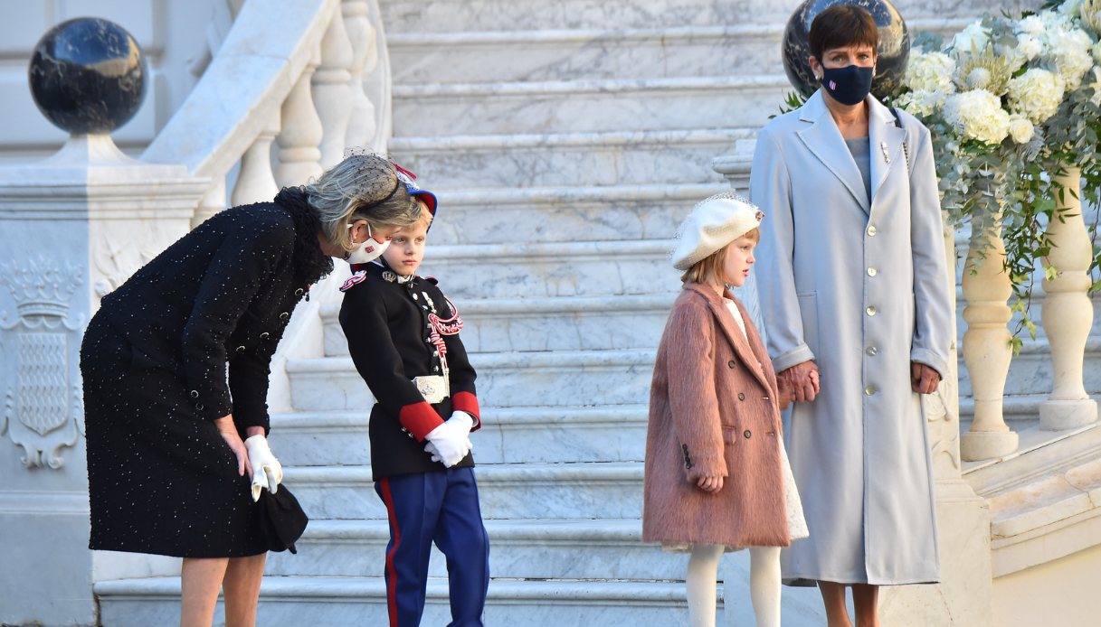 Carolina e Stéphanie di Monaco con il Principe Jacques e la Principessa Gabriella assistono alle celebrazioni della Giornata Nazionale di Monaco nel 2021