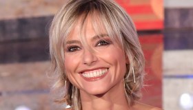 Anticipazioni Da noi a ruota libera del 3 novembre: Elena Sofia Ricci e Veronica Pivetti su Rai1