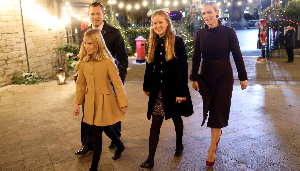 Peter Phillips con le figlie Savannah e Isla e la sorella Zara Tindall nel 2023