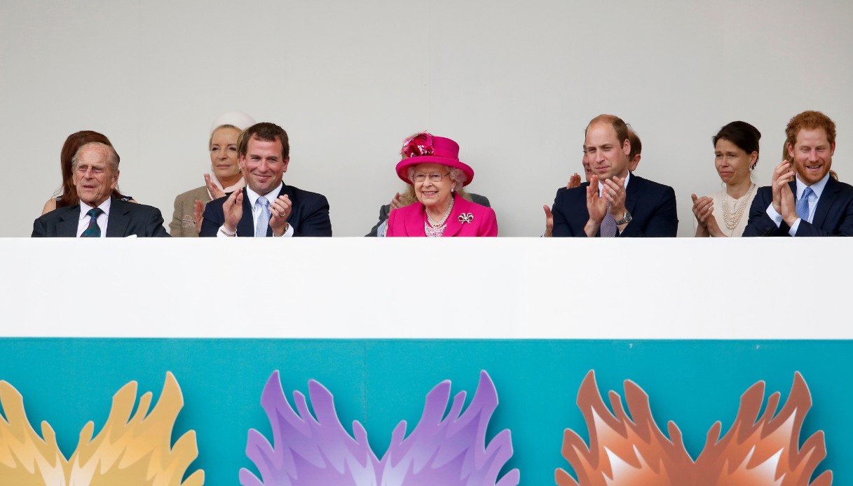 Il Principe Filippo, Peter Phillips, la Regina Elisabetta II, il Principe William, e il Principe Harry durante le celebrazioni per il 90° compleanno della Regina, nel 2016