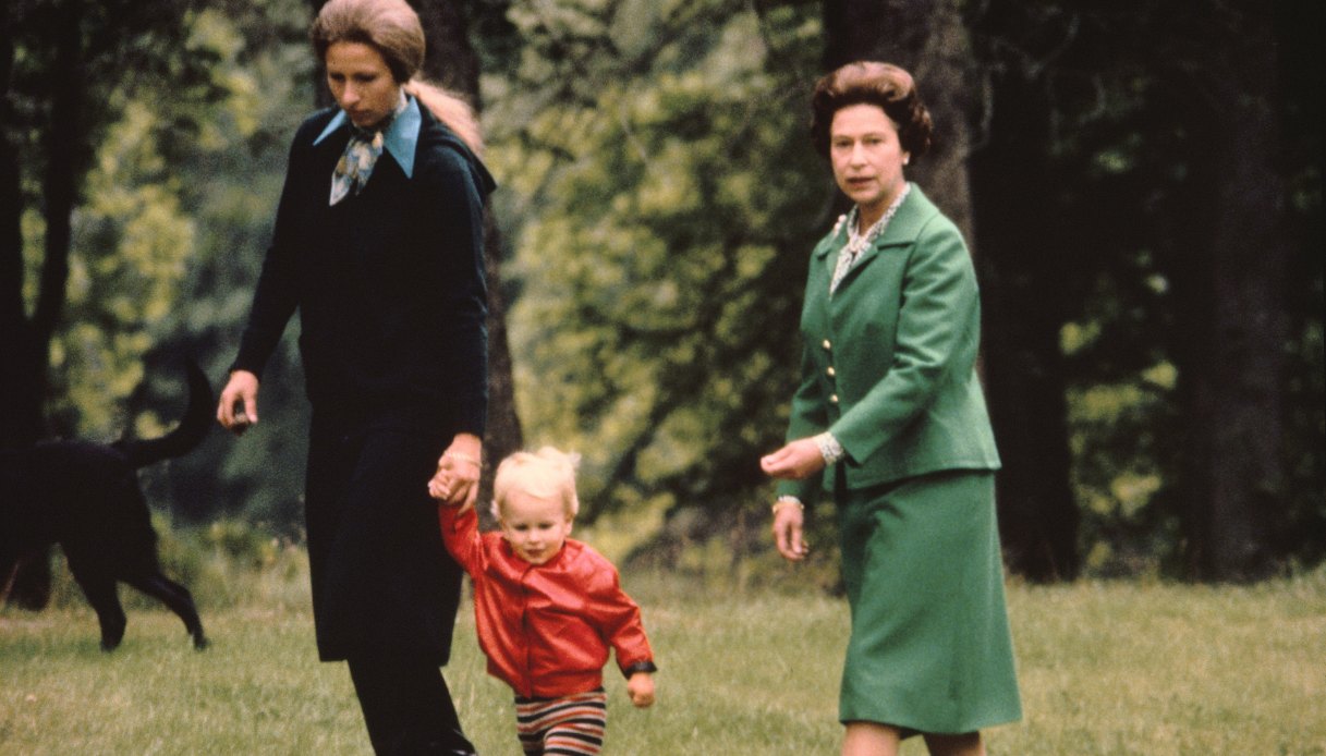 La Principessa Anna, suo figlio Peter Phillips e la Regina Elisabetta II nel 1979