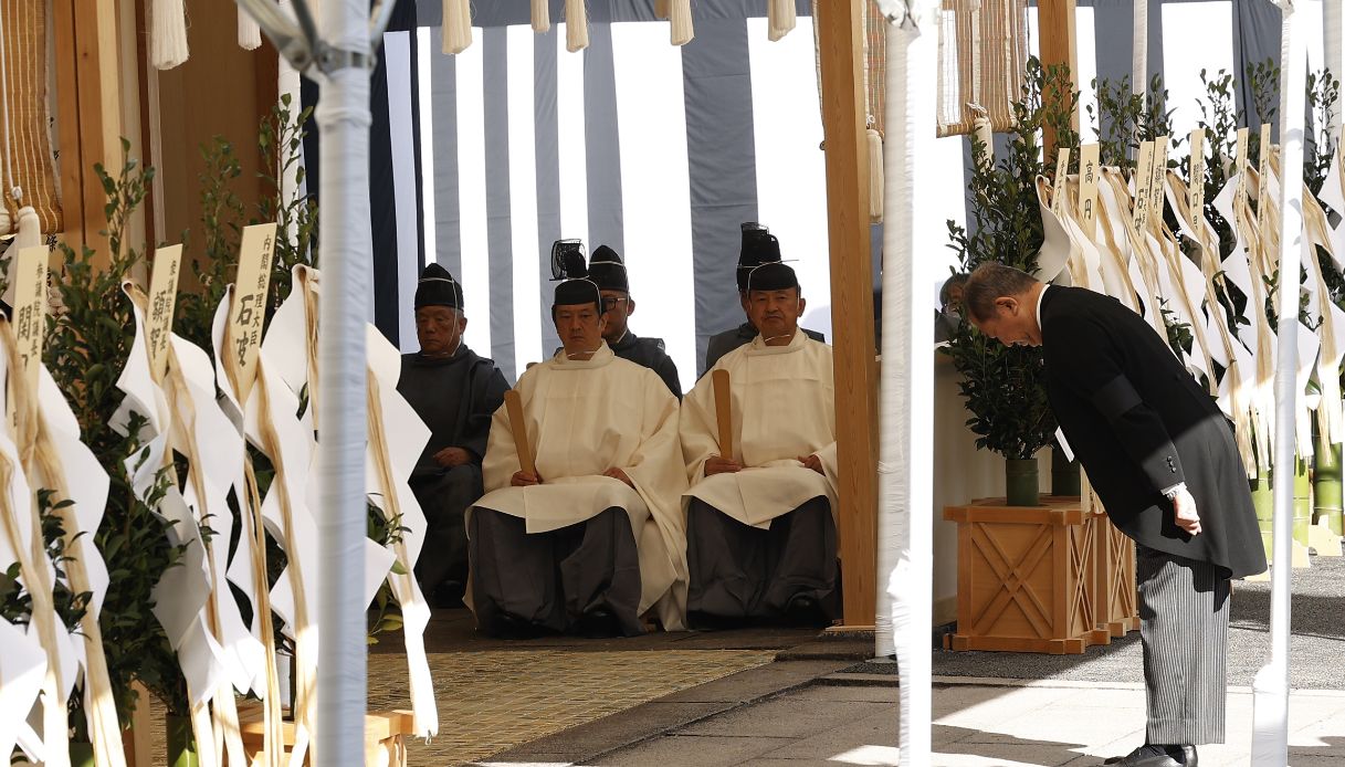 Il Primo Ministro giapponese Shigeru Ishiba ai funerali di Yuriko Mikasa