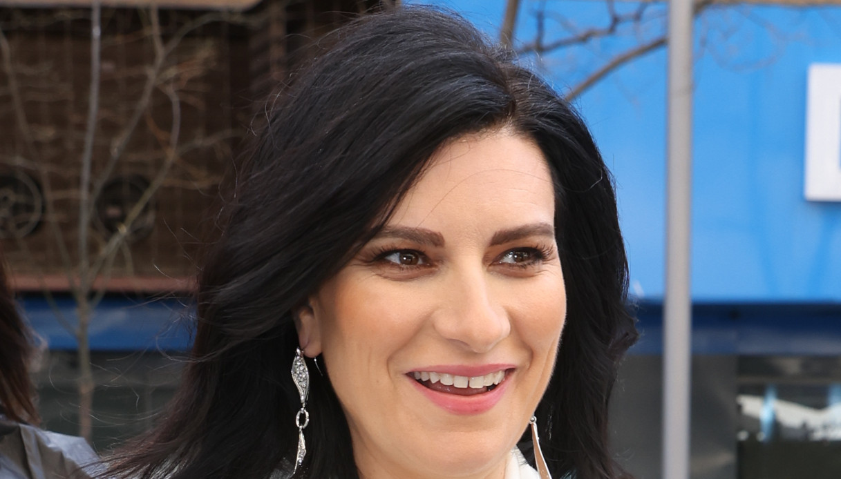 Anticipazioni Verissimo del 1° dicembre, Laura Pausini tra gli ospiti