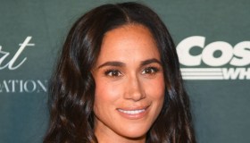 Meghan Markle scatenata al party senza Harry, look con top da quasi 800 euro