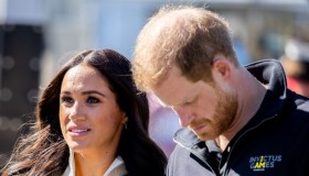 Re Carlo, Harry sempre più vicino: Meghan Markle teme di perderlo