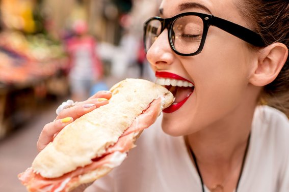 Mastichi sempre e fatichi a stare a dieta? Scoperti i neuroni che controllano l’appetito