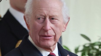 Re Carlo ha perso contro il Principe Andrea, nessuno sfratto (ed è furioso)