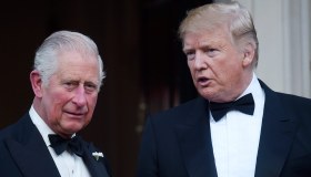Re Carlo, nuovi problemi con Camilla. E Donald Trump lo divide da Harry