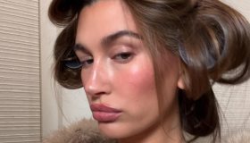 Mocha mousse hair: le ispirazioni e tendenze capelli 2025