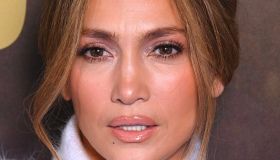 Jennifer Lopez, è il suo il look più comodo delle vacanze di Natale 2024