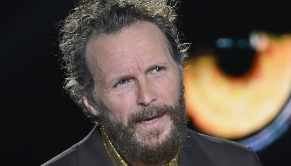 Jovanotti a Belve bacchetta Valeria Marini: “Non si parla di certe cose in pubblico”