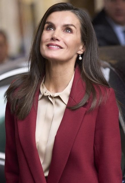 Letizia di Spagna e il look burgundy