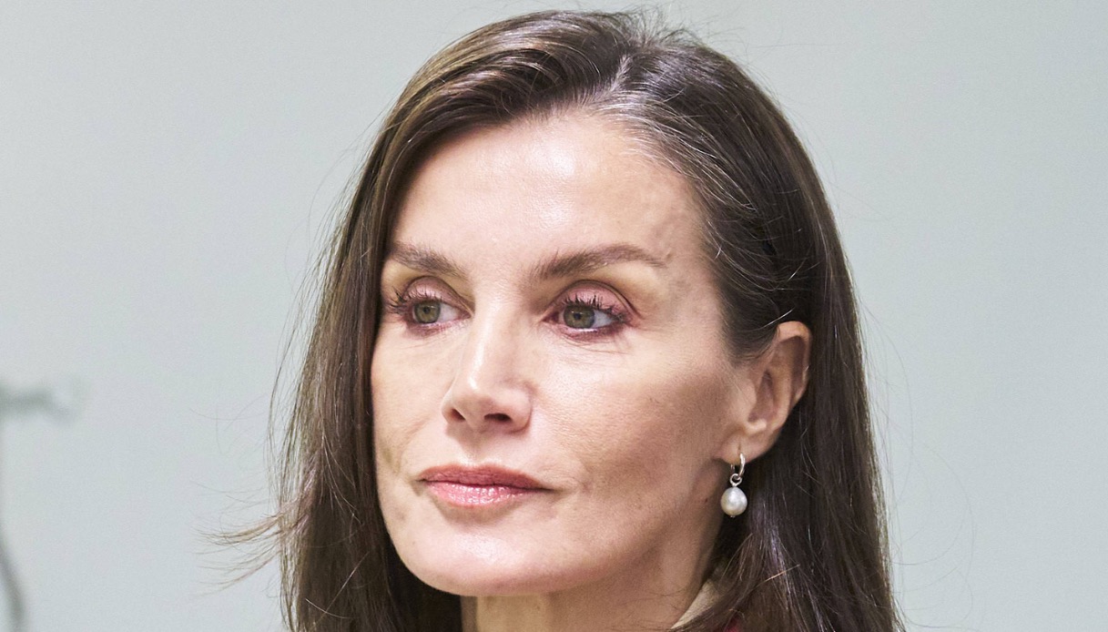 Letizia di Spagna, la maxi giacca che non le dona