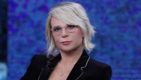 Uomini e donne, Maria De Filippi chiede a Michele Longobardi di lasciare lo studio: cos’è successo