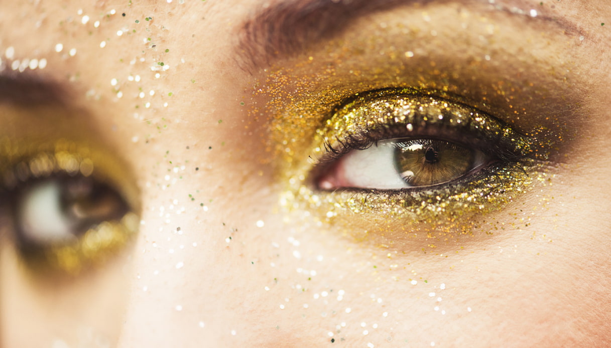 Mascara glitter, è questo il segreto per uno sguardo wow (anche durante le feste)