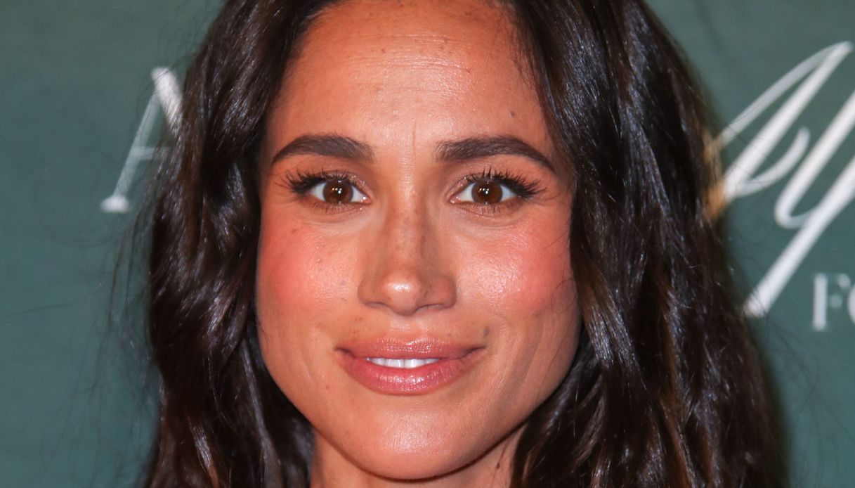 Re Carlo, Meghan Markle non sente il suocero ma starebbe provando ad abbassare le armi