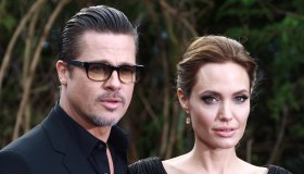 Angelina Jolie e Brad Pitt: lei sorride a New York, lui “implora” i figli per il suo compleanno