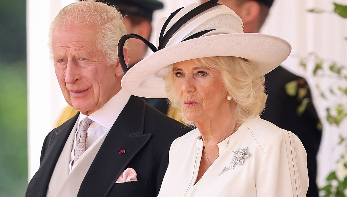 Re Carlo e Camilla trascorrono molto tempo separati. “Lei fugge ogni weekend”