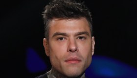 Fedez, un libro-confessione dopo Sanremo 2025. Ma è il primo Natale senza i figli