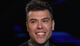 Fedez volta pagina: paparazzato con una ragazza misteriosa