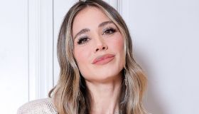 Diletta Leotta incanta Parigi in total-white: il look brillante con pelliccia