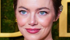 Emma Stone, il cambio look “drastico” per i Golden Globes conquista: bellissima