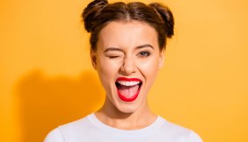 Questo rossetto a lunga tenuta è virale su TikTok. È amatissimo ed è in sconto