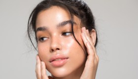 Come realizzare la moonlight skin, il make-up che dona alla pelle il bagliore della Luna