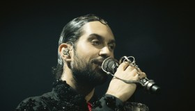 Sanremo 2025, i co-conduttori di Carlo Conti: Mahmood (forse) sul palco dell’Ariston