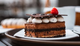 Perché non riusciamo a stare a dieta e scegliamo i cibi più calorici