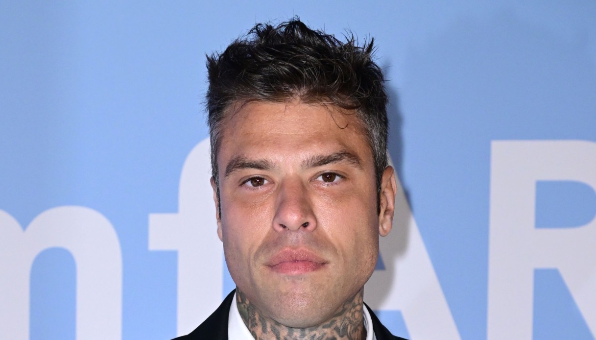 Fedez, il rituale delle foglie del destino: “Sarei dovuto morire”. E parla di Chiara Ferragni