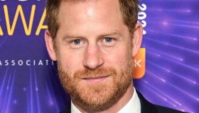 Re Carlo trema, Harry vince la causa e non divorzia da Meghan Markle