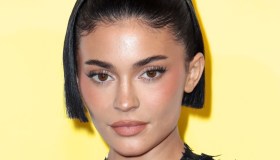 Kylie Jenner, Paris Fashion Week ai suoi piedi: il look con pancia scoperta è già iconico