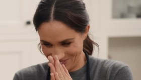 Meghan Markle, look della nuova serie di Netflix. Diamanti e cashmere per cucinare e fare l’orto