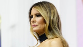 Melania Trump, il ritratto ufficiale da First Lady: il look del potere. Il messaggio