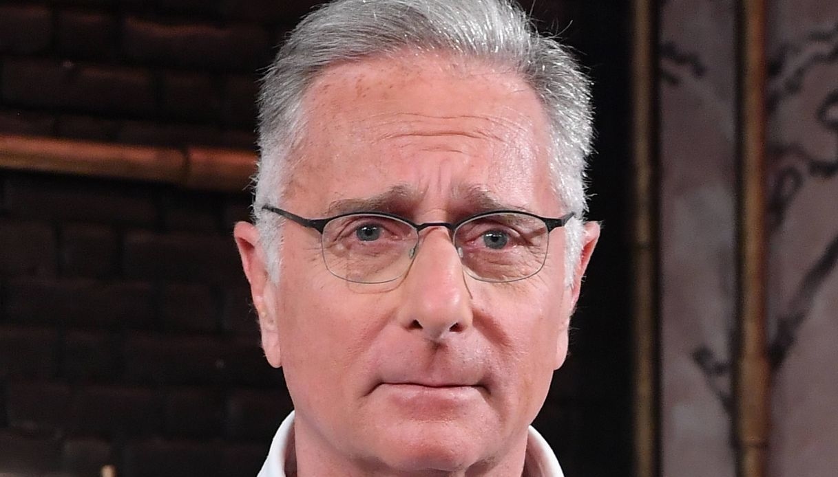 Paolo Bonolis evita le domande su Sonia Bruganelli a Verissimo: “Andiamo avanti”